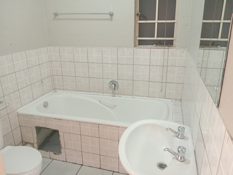 To Let 2 Bedroom Property for Rent in Waterval East North West